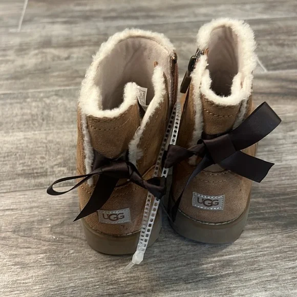 🩷Beautiful Girls Uggs - Picture 3 of 6